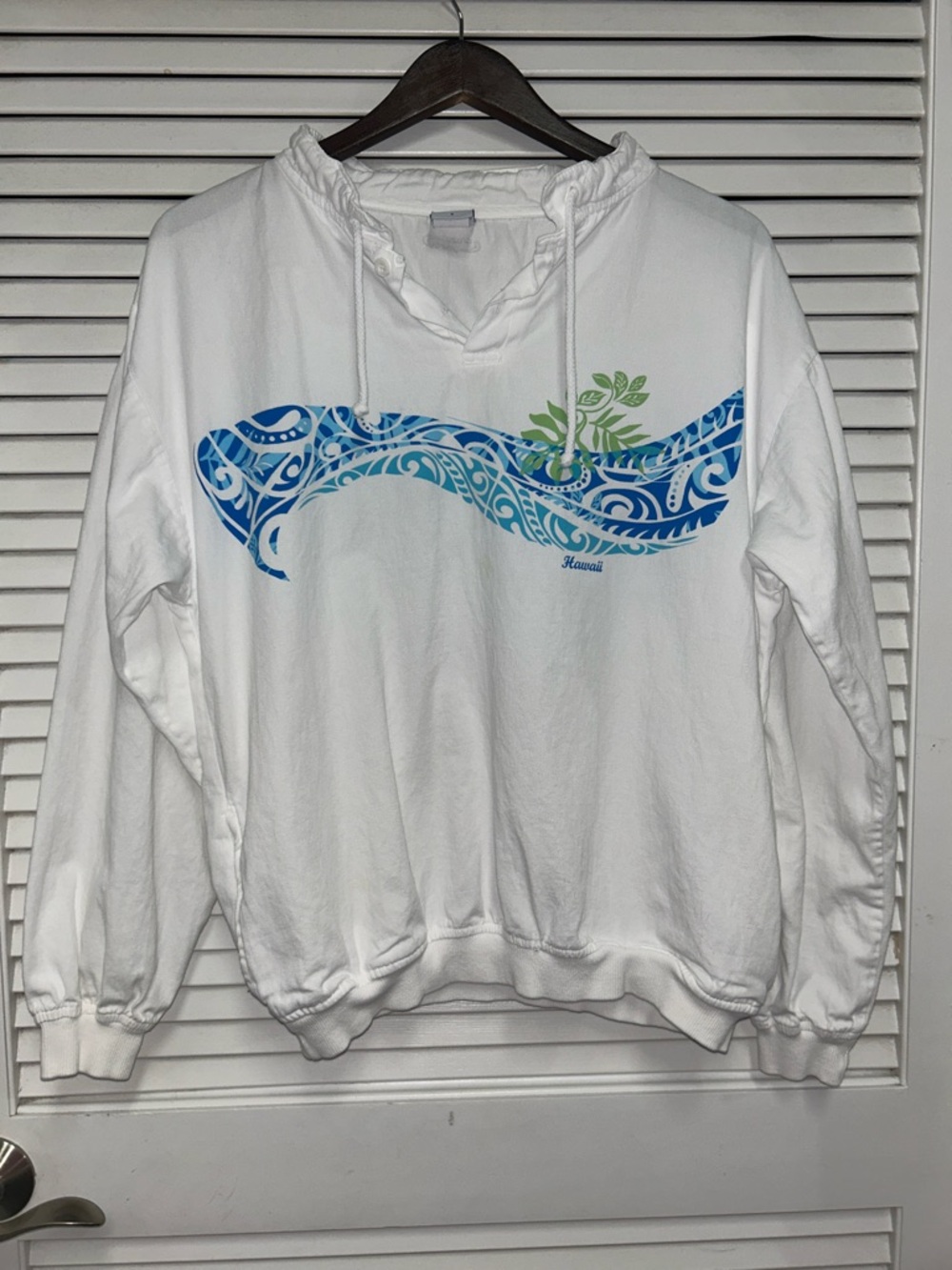 Crazy Shirts White Pullover with Blue Wave and Green Leaf Print